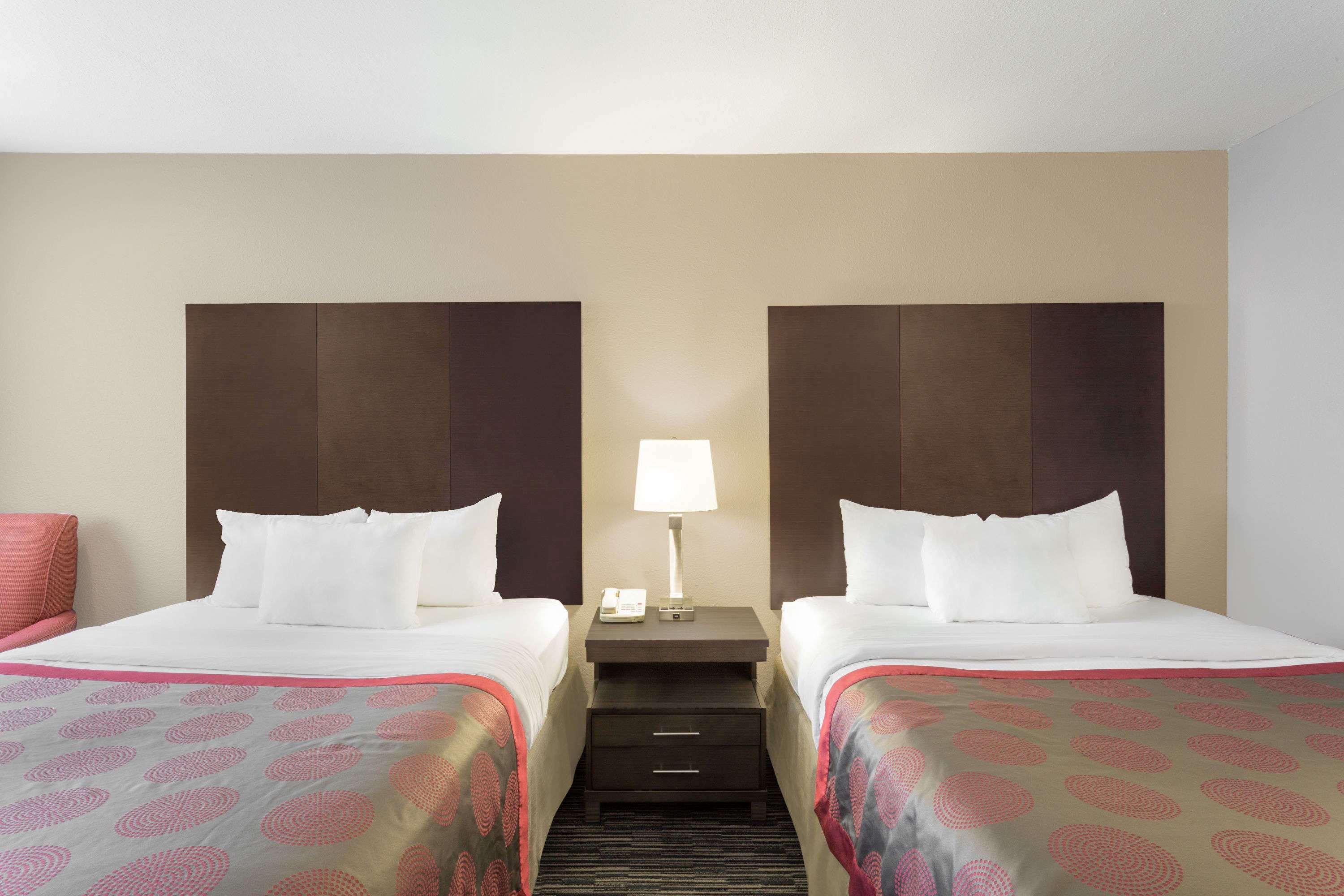 מלון Ramada By Wyndham מונטריי מראה חיצוני תמונה